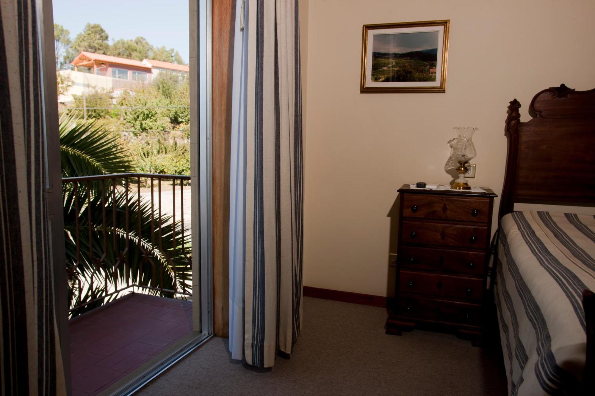 Pensao Suissa Hotel Vale de Cambra Szoba fotó