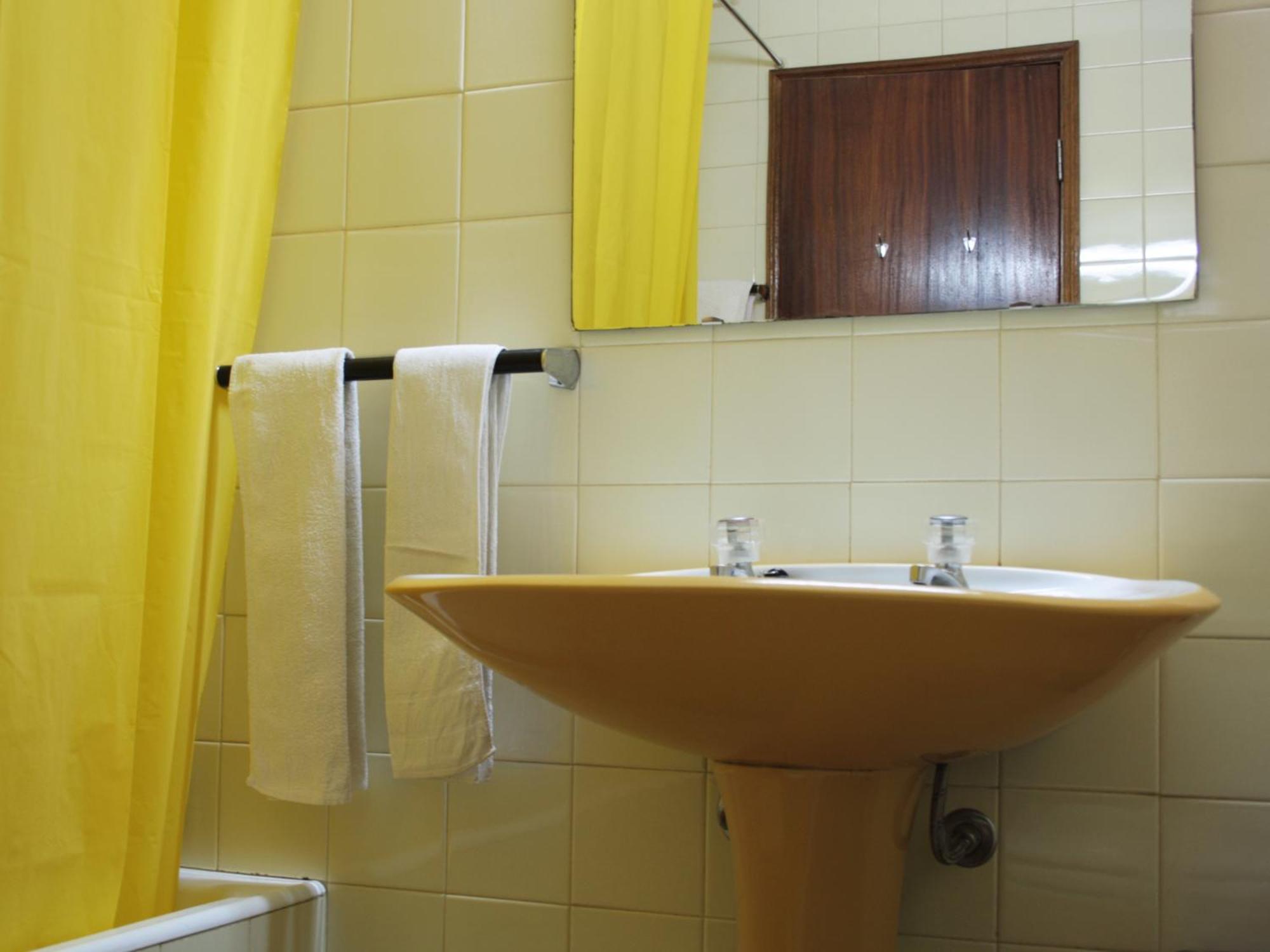 Pensao Suissa Hotel Vale de Cambra Szoba fotó